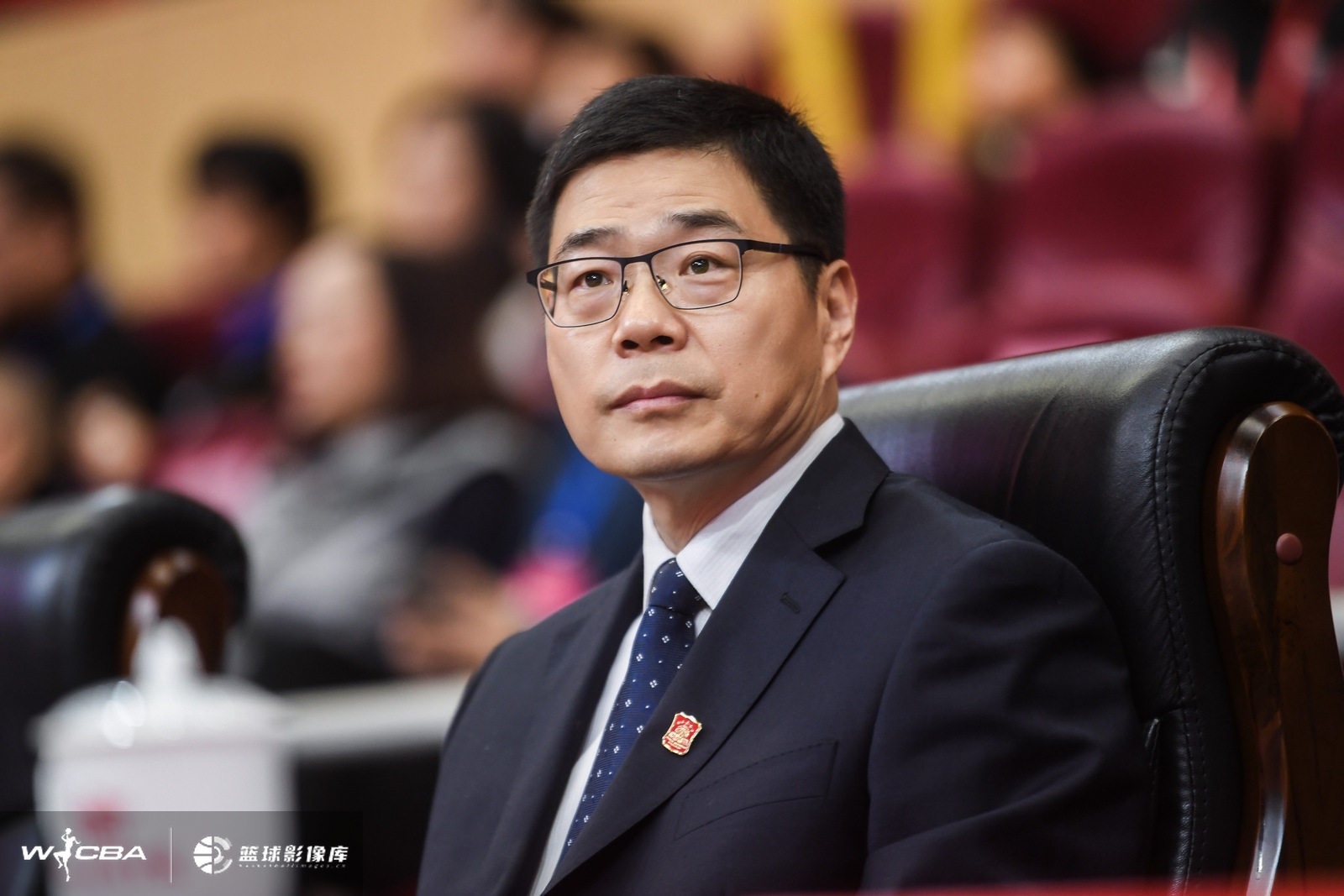 媒体人：CBA有些动作在澳洲NBL会被禁赛 我们打国际赛总被吹犯规